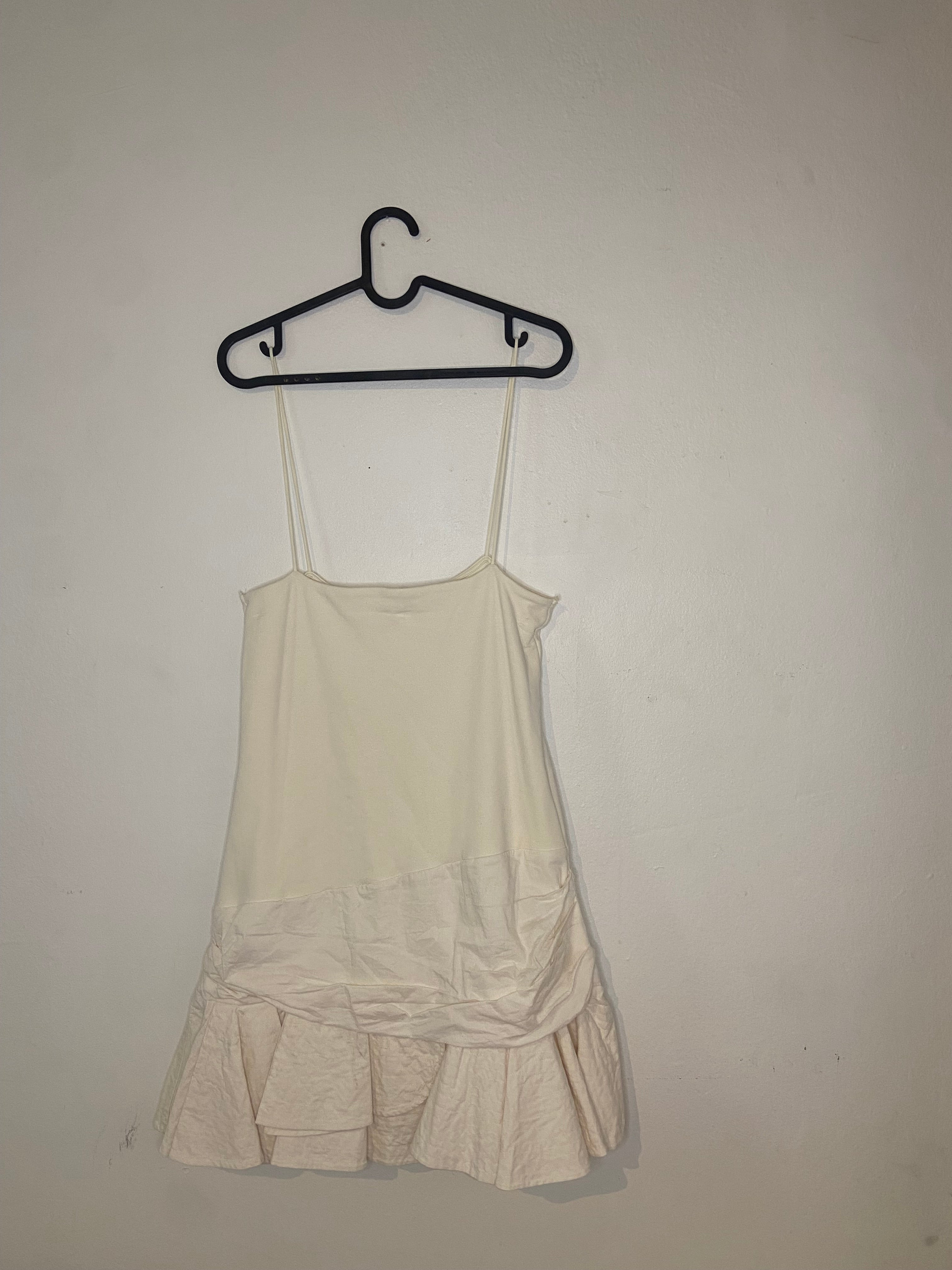 Zara Off-White Miniklänning med Volangkjol