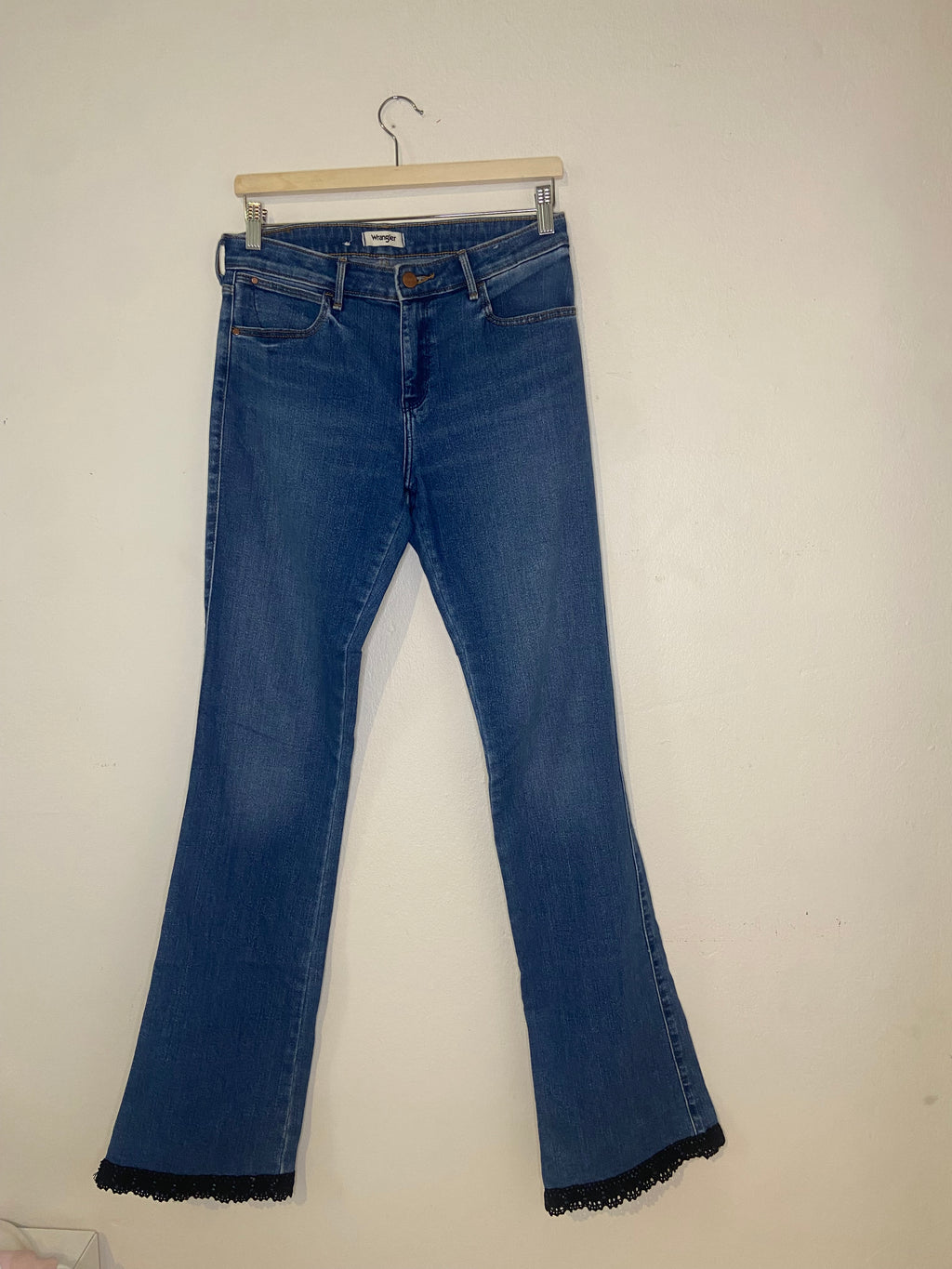 Wrangler Bootcut Jeans med Spetsdetalj