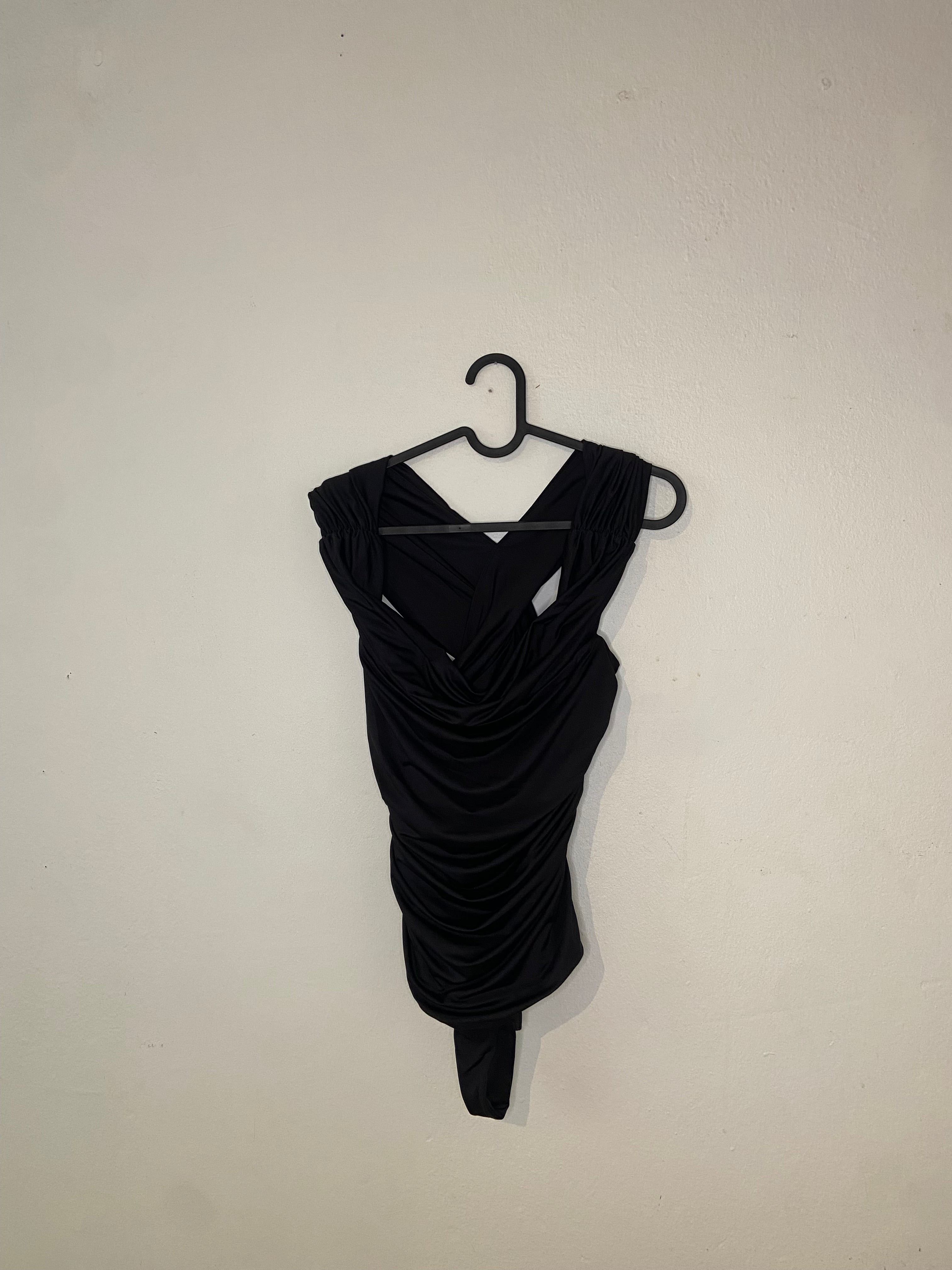 H&M Body – Svart Draperad