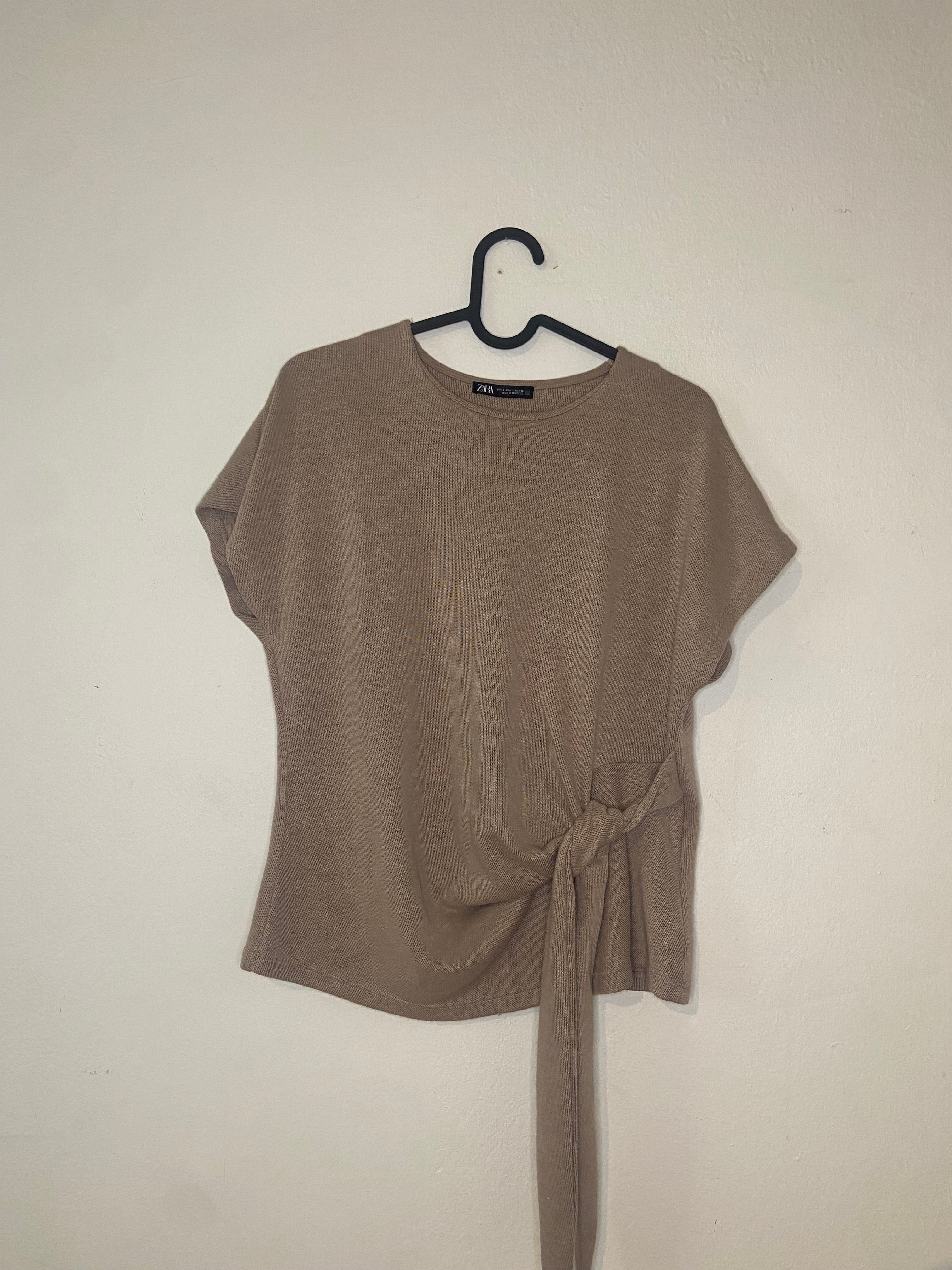 Zara Topp