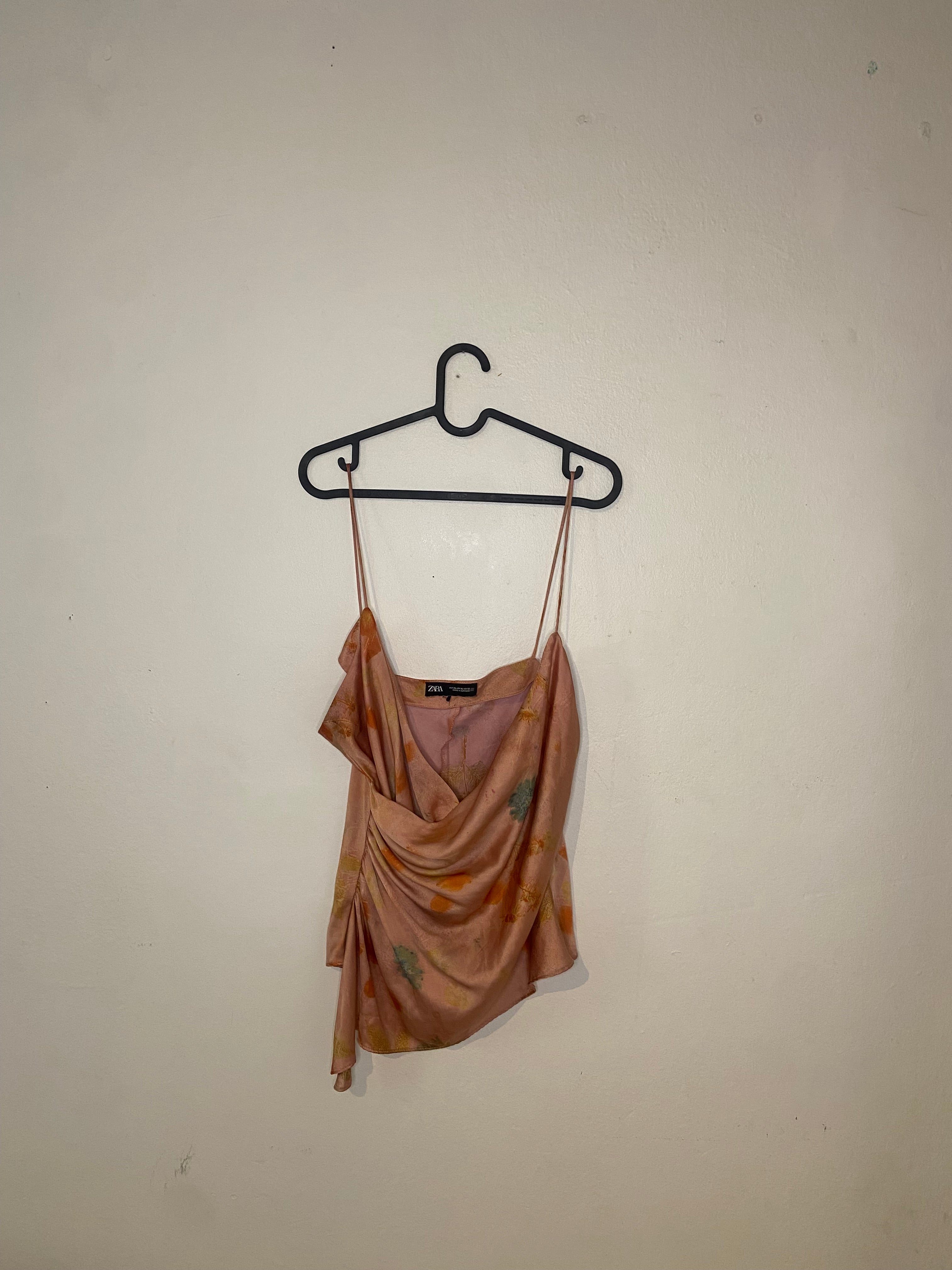Zara Rosé Satintopp med Drapering & Rynkad Sida