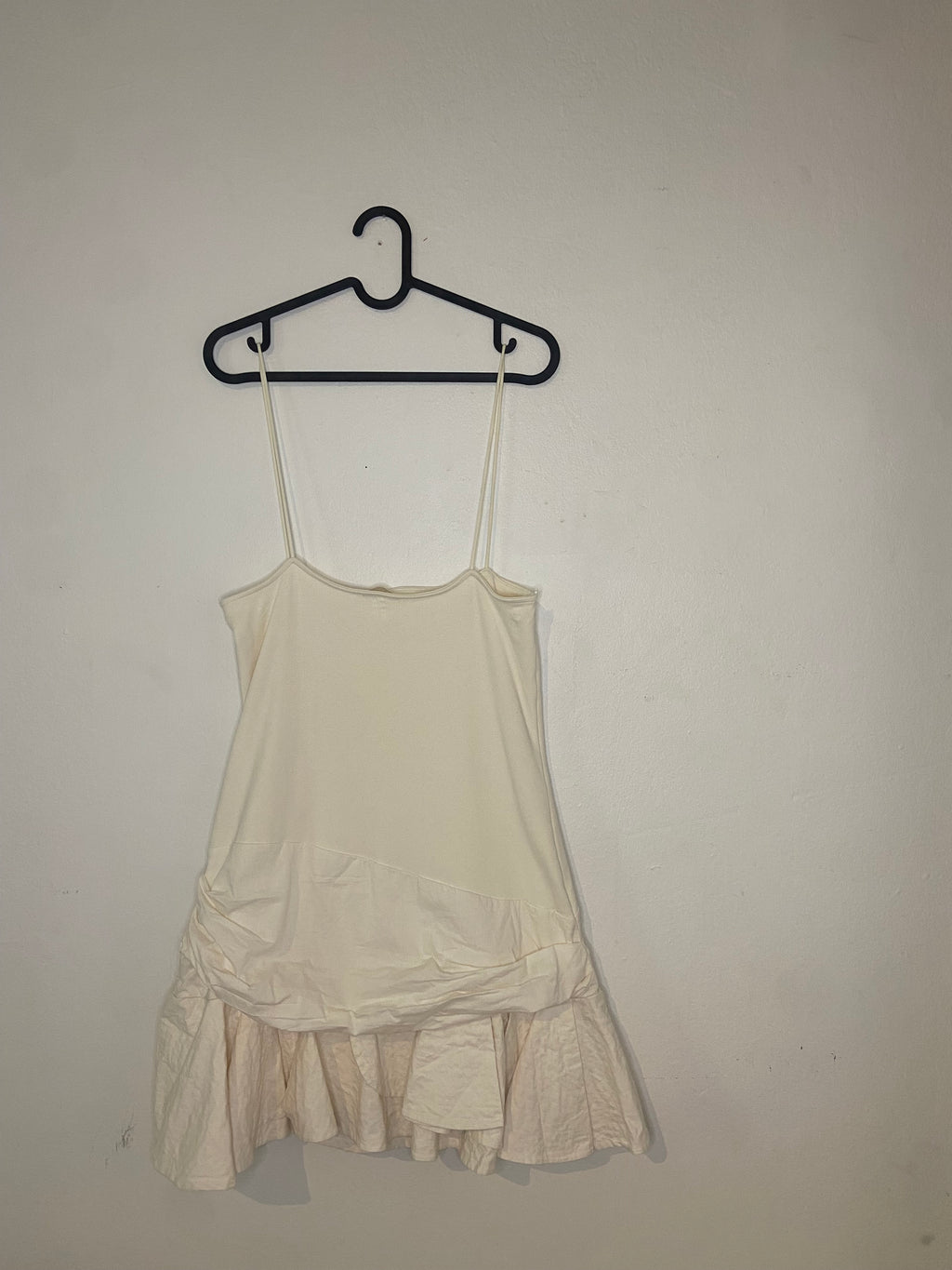 Zara Off-White Miniklänning med Volangkjol