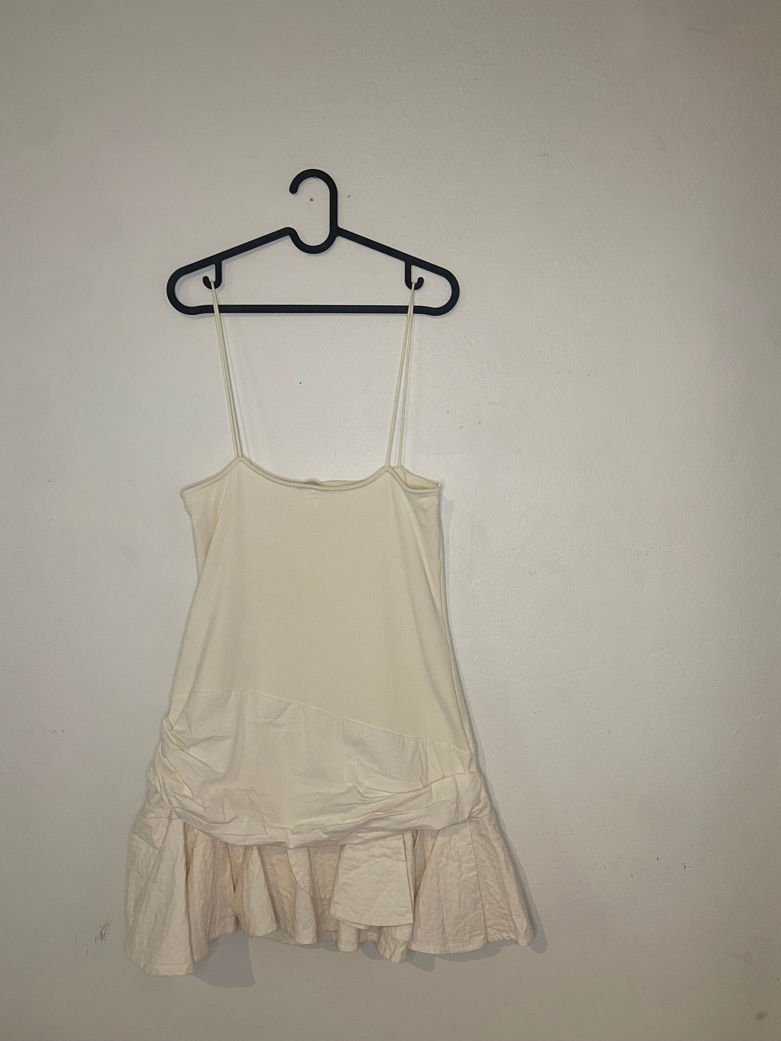 Zara Off-White Miniklänning med Volangkjol