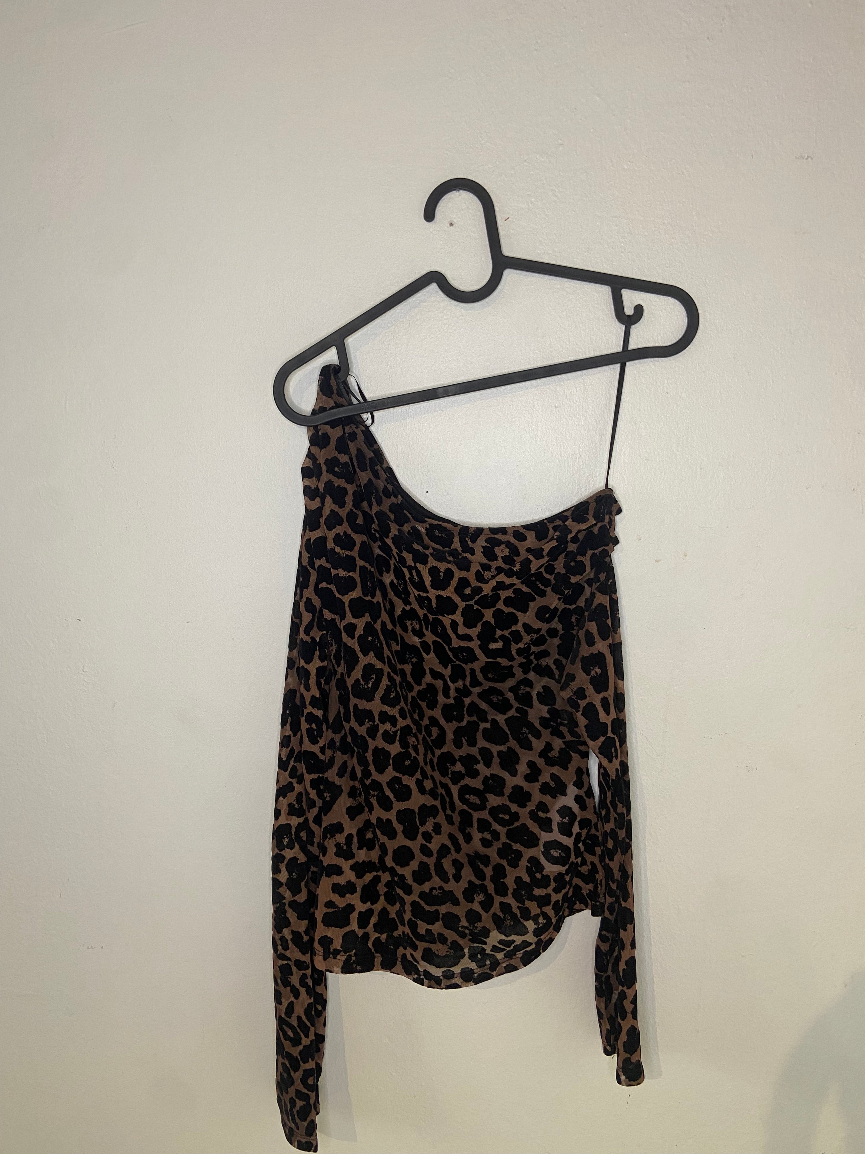 Gina Tricot One-Shoulder Top i Leopardmönster