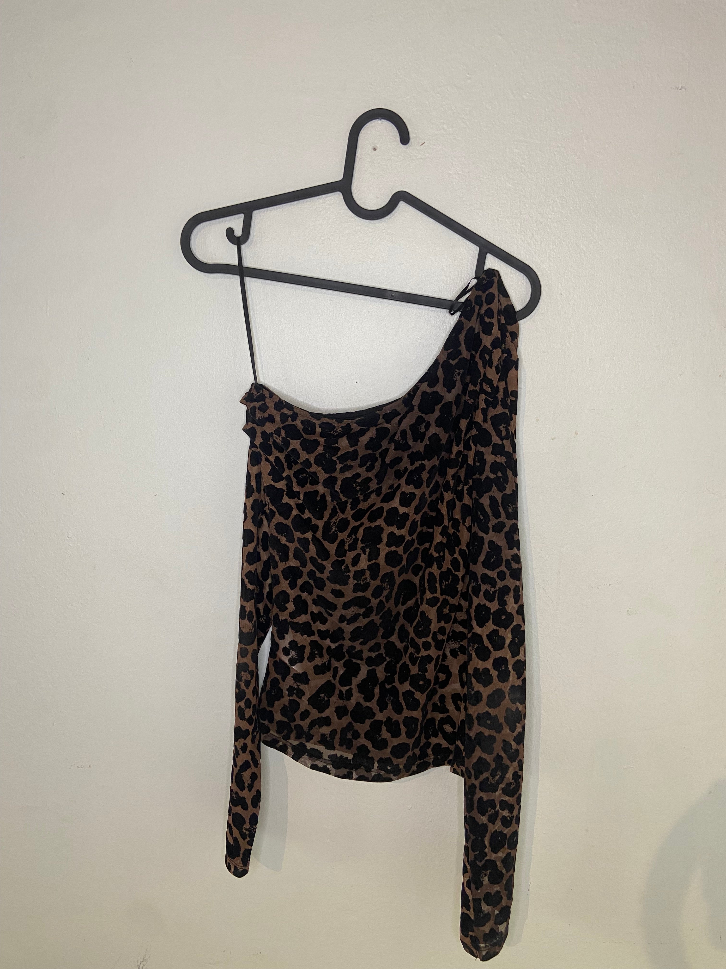 Gina Tricot One-Shoulder Top i Leopardmönster