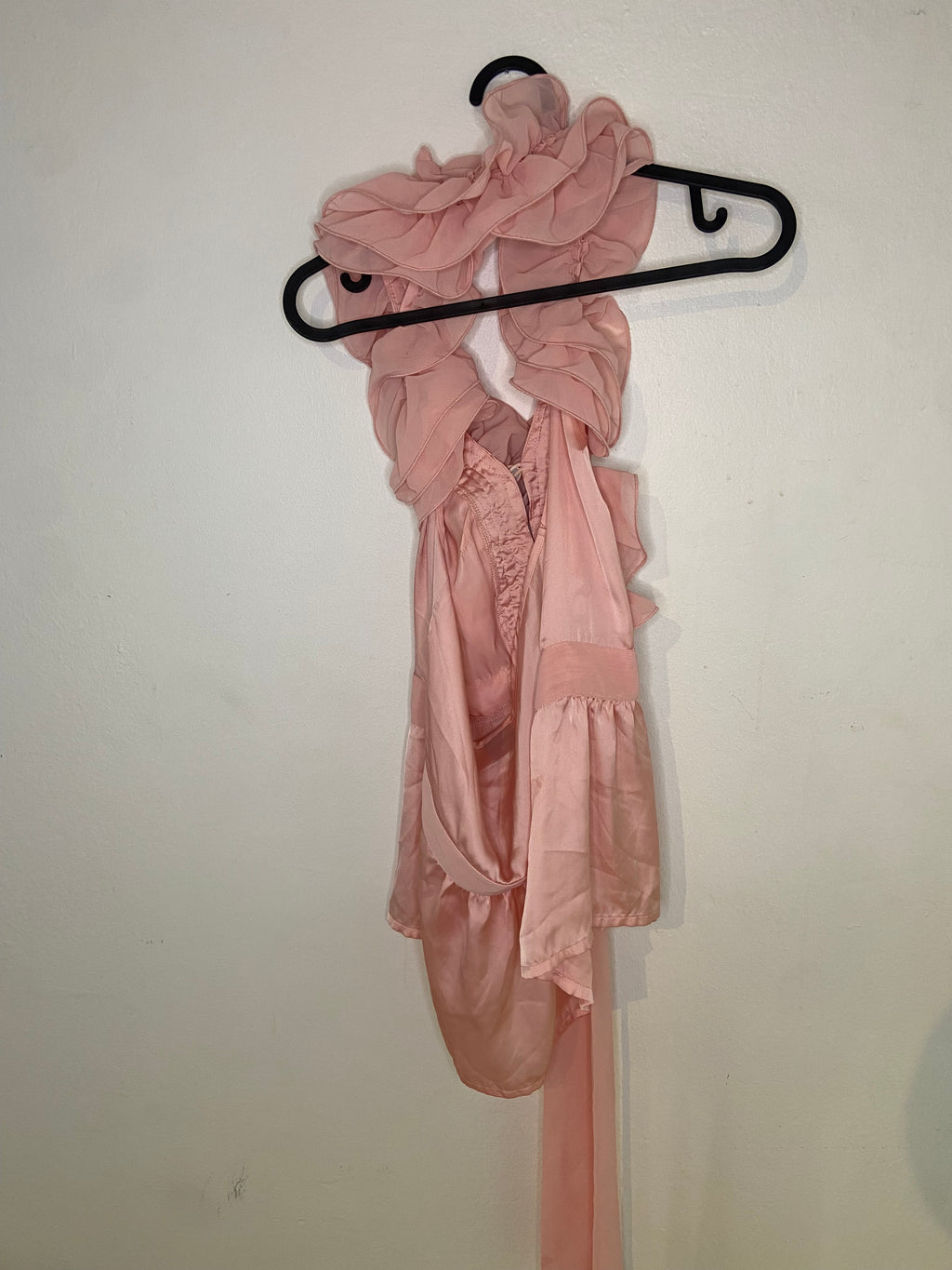 Gina Tricot Festblus med Volangdetaljer i Blush